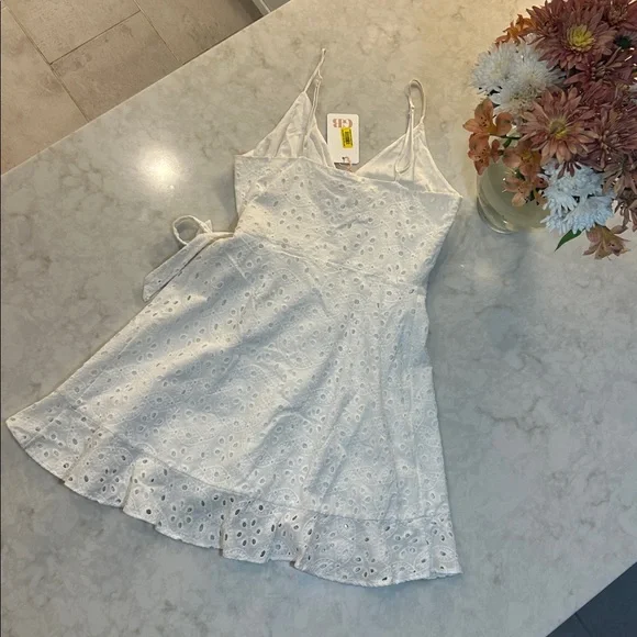 NWT Gianni Bini White Eyelet Wrap Mini Dress - Picture 6 of 9